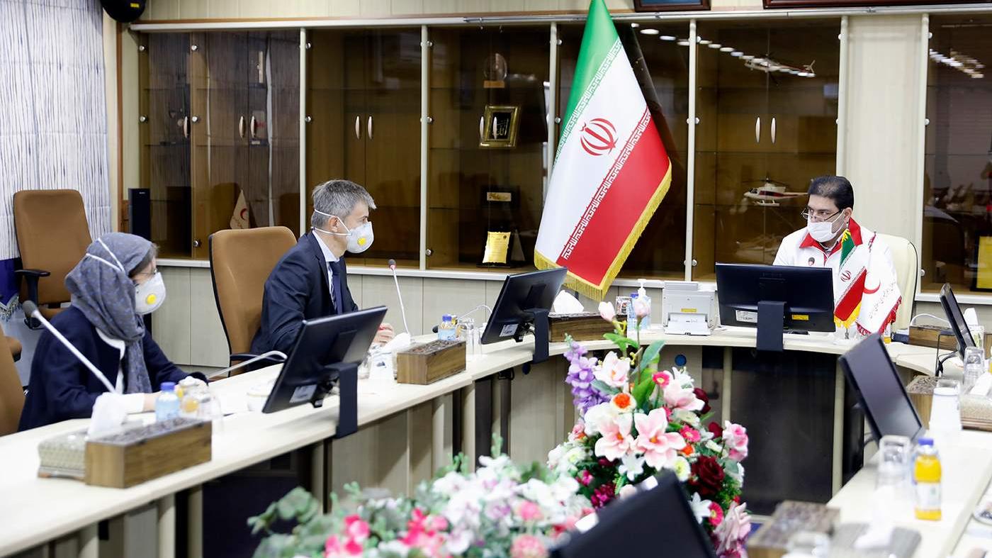 تقدیر سفیر سوئیس در ایران از فعالیت موثر هلال‌احمر برای مقابله با کووید 19/ تلاش سوئیس برای تامین تجهیزات درمانی مورد نیاز بیماران ایرانی